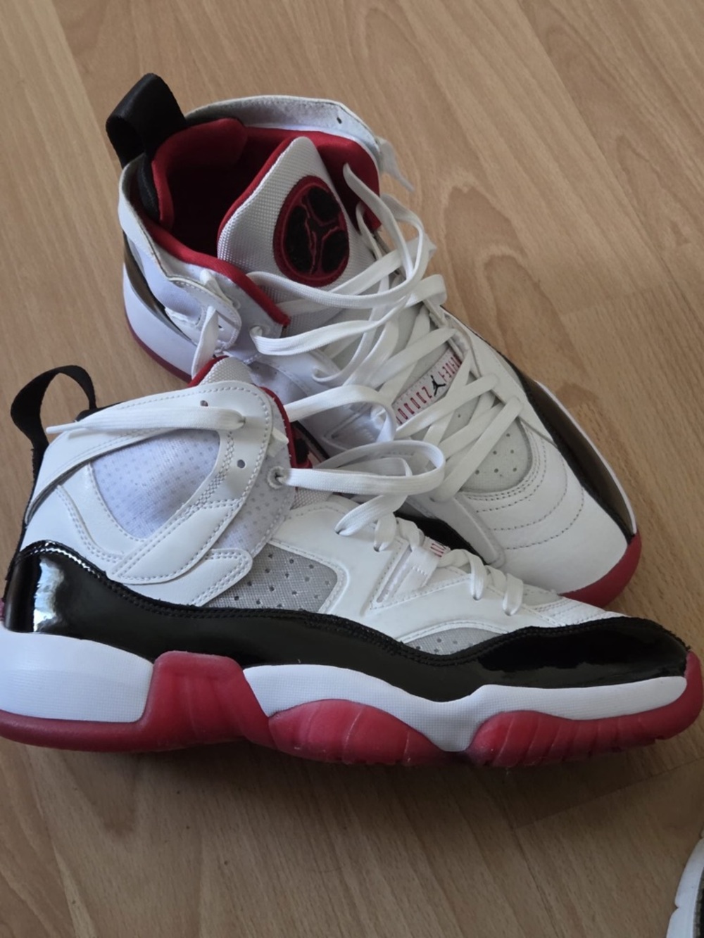 Nike Air Jordan Jumpman
Two Trey Bred Concord